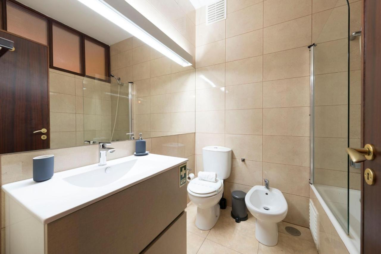 Lovelystay - Serralves Apartment With Free Parking Porto Bagian luar foto